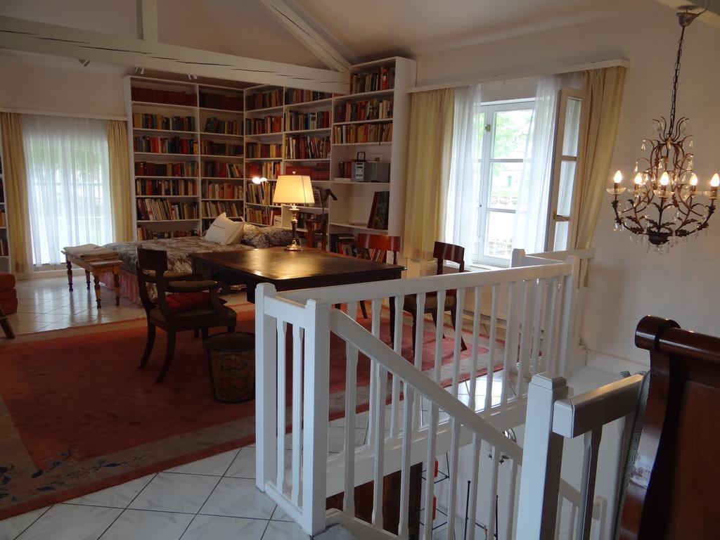 Chateau Mesny Gite Au Fil Des Pages Vic-sur-Seille Экстерьер фото